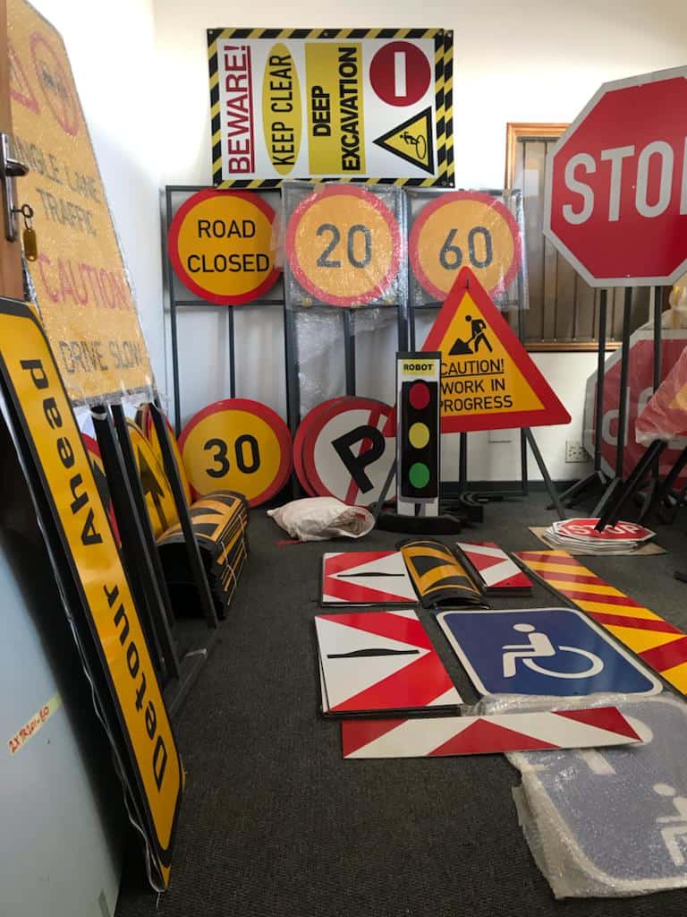 Dimple Safety road signs3